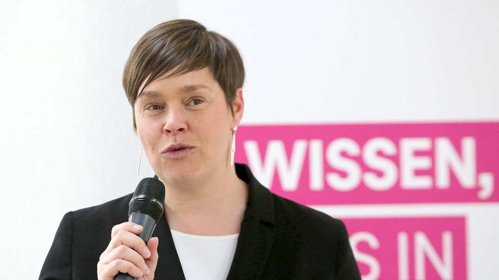 Die AfD unterstützt die Stellenausschreibung des Rostocker Migrationsamts - dagegen wehrt sich nun die Oberbürgermeisterin Eva-Maria Kröger. Foto: IMAGO/BildFunkMV