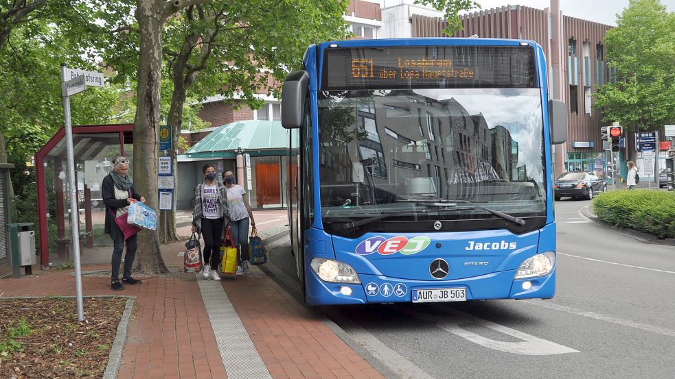 Der Stadtbus in Leer wird bereits seit längerem von Jacobs Reisedienst betrieben. Foto: Wolters/Archiv