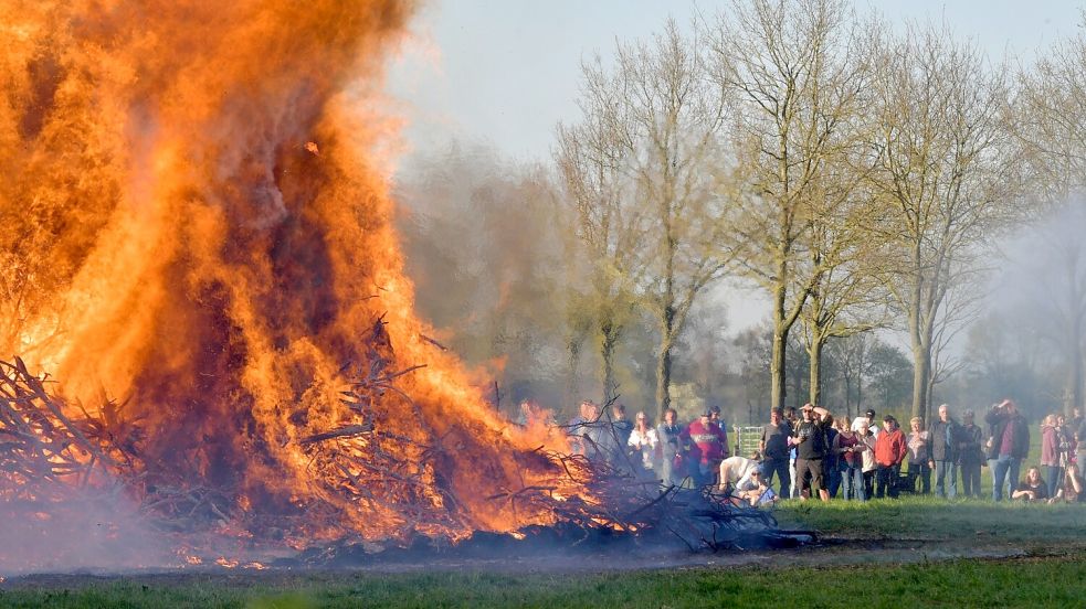 Osterfeuer können ab sofort angemeldet werden. Foto: Ortgies/Archiv