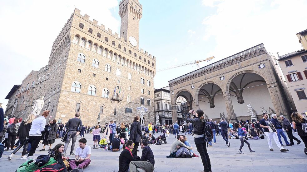 Florenz ertrinkt in Touristen. Fünf Millionen kommen pro Jahr. Wo liegt die Lösung des Problems? Foto: picture alliance / Maurizio Degl‘ Innocenti/ANSA/dpa
