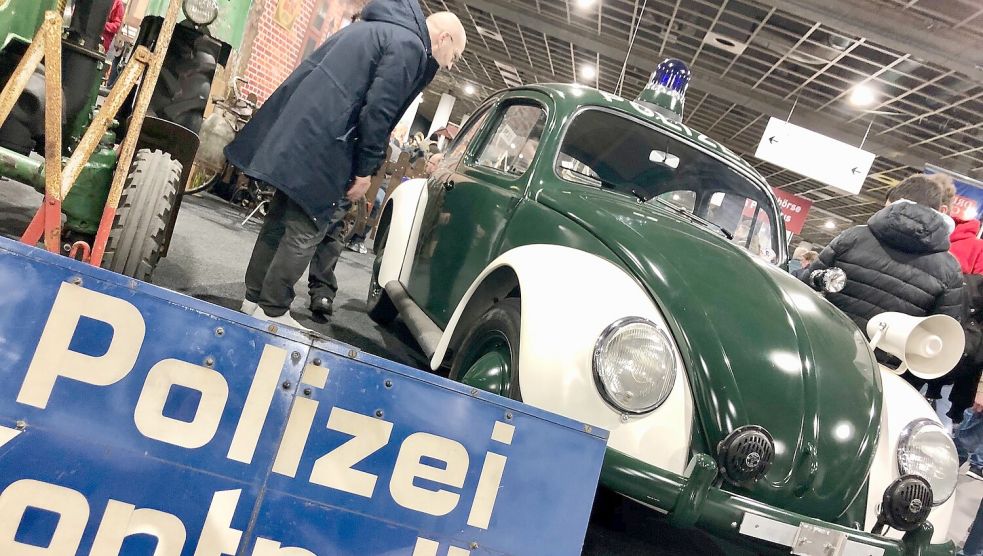 Mit dem Käfer ging die Polizei früher auf Streife, heute ist das Auto ein Ausstellungsstück. Foto: Ortgies
