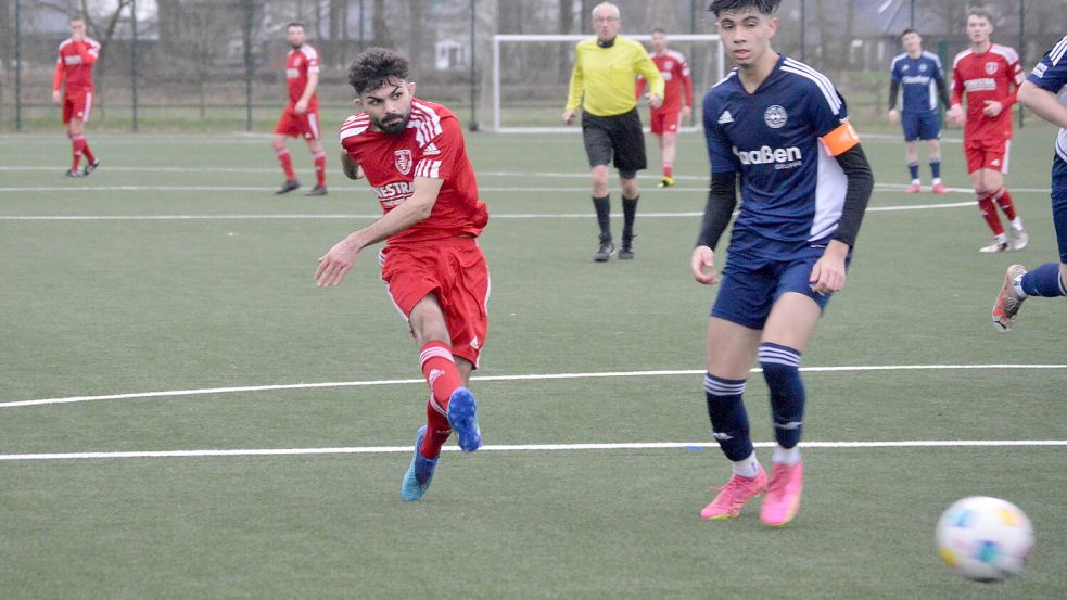 Daoud Jajan (vorne in Rot) zeigte sich nach seiner Einwechselung treffsicher. Fotos: Weers