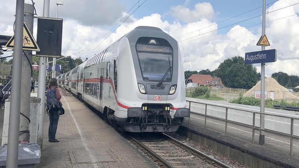 Vom Bahnhof in Augustfehn aus treten auch viele Einwohner der umliegenden Kommunen ihre Reise an – vor allem aus Uplengen, Ostrhauderfehn, Barßel, Jümme und Hesel. Archivfoto: Zein