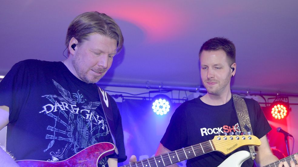 Die Gruppe „RockShots“ ließ es bei ihrem Konzert im vergangenen Jahr 2023 in Plümers Gaststätte so richtig krachen. Foto: Weers/Archiv