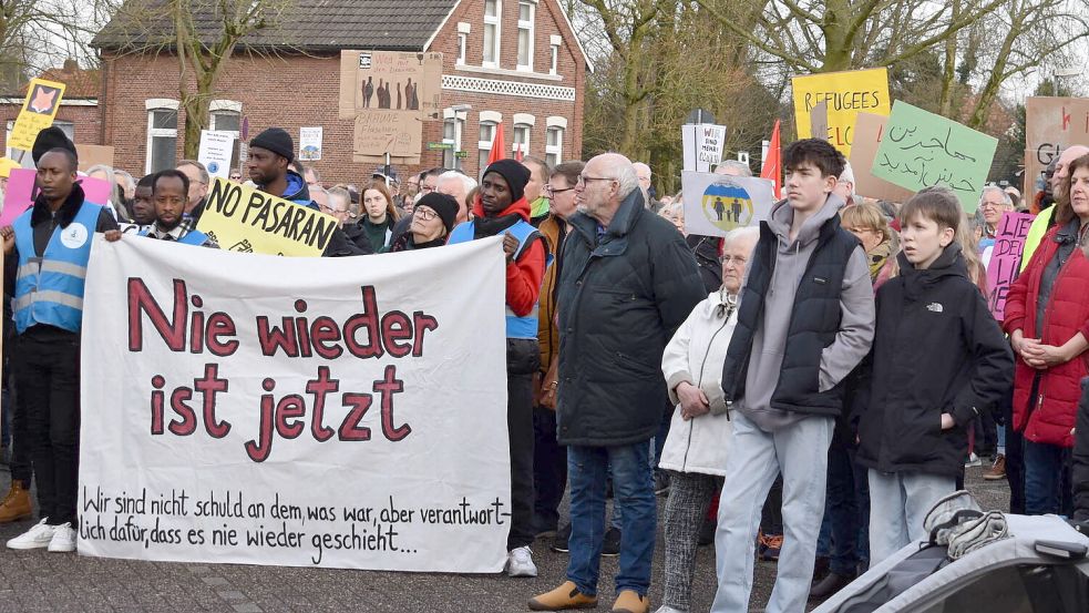 700 Menschen kamen am Samstag nach Weener. Foto: Buntjer