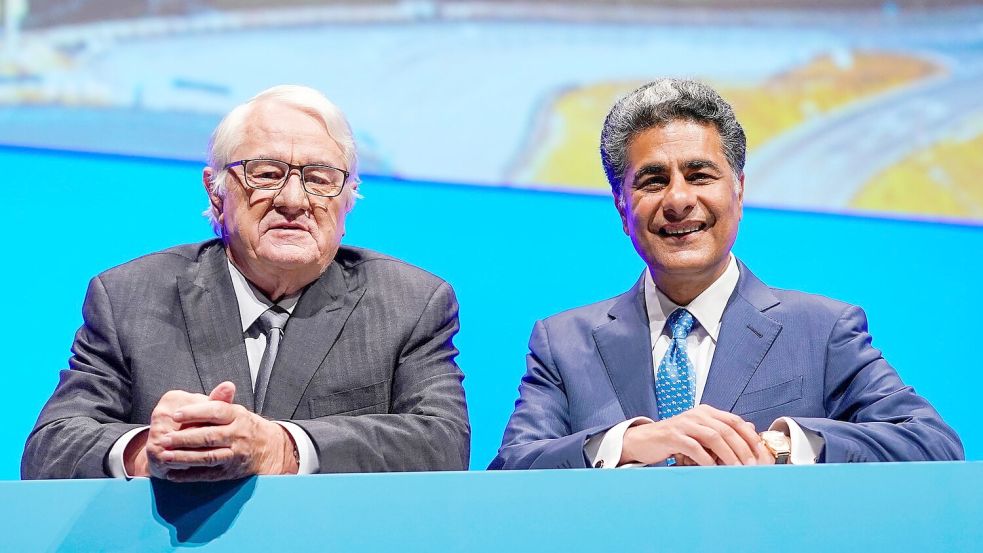 Der Aufsichtsratvorsitzende Hasso Plattner (l) und Punit Renjen bei der SAP-Hauptversammlung im Mai 2023. Foto: Uwe Anspach/dpa