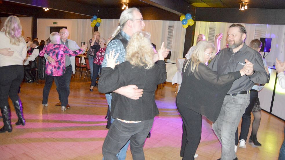 Gut gefüllt war die Tanzfläche den ganzen Abend. Foto: Weers