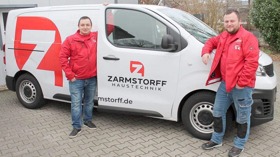 Maik (links) und Sven Zarmstorff aus Rhauderfehn haben ihre eigene Firma gegründet. Foto: Walker