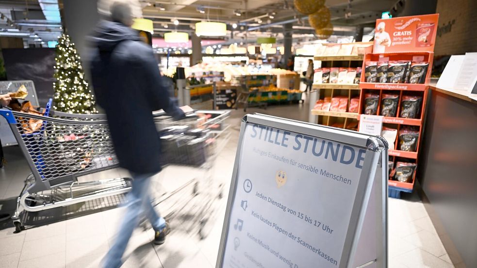 Pssst: Im Friesoyther Edeka soll es ab Ende Februar für 2 Stunden jeden Dienstag ganz still werden. Symbolfoto: dpa/Kästle