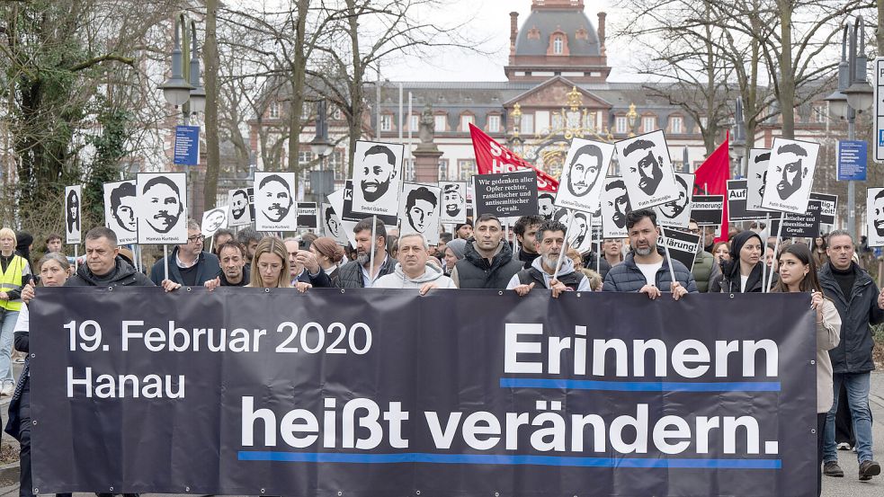 Hanau gedachte am Montag der neun Anschlagsopfer. Foto: dpa/Boris Roessler