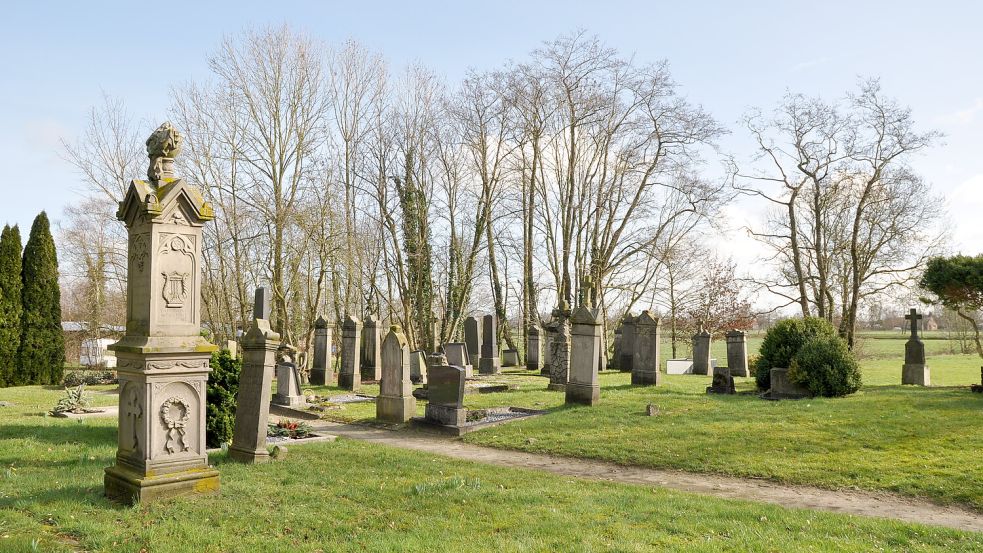 Erholung geht auch an ungewöhnlichen Flecken, wie dem Historischen Friedhof Warsingsfehn-West. Foto: Gemeinde Moormerland
