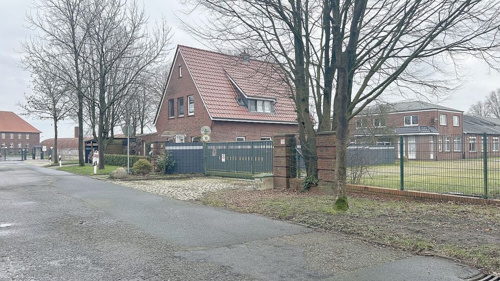 Auf dem Gelände hinter dem Einfamilienhaus sollen die Wohnungen einmal gebaut werden. Foto: Heinig