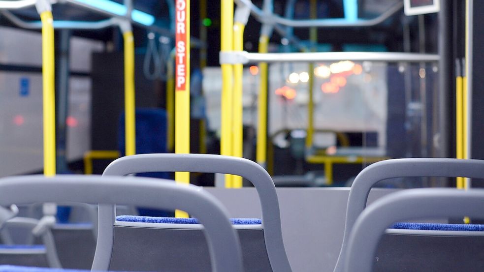 Jahrzehntelang hat das Emder Busunternehmen Taxi Elmenhorst die Borkumer Fußballer zu Auswärtsspielen gefahren. Doch nun endet die Zusammenarbeit abrupt. Symbolfoto: Pixabay