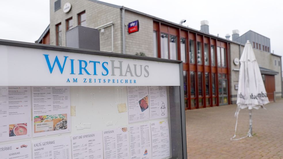 Schon lange sieht das Gebäude vom ehemaligen Wirtshaus von außen verlassen aus. Doch im Inneren wird bereits kräftig angepackt. Foto: Roispich