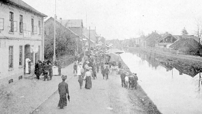 Anfang des 20. Jahrhunderts wurde der Fehntjer Markt noch am Untenende gefeiert. Fotos: GA-Archiv