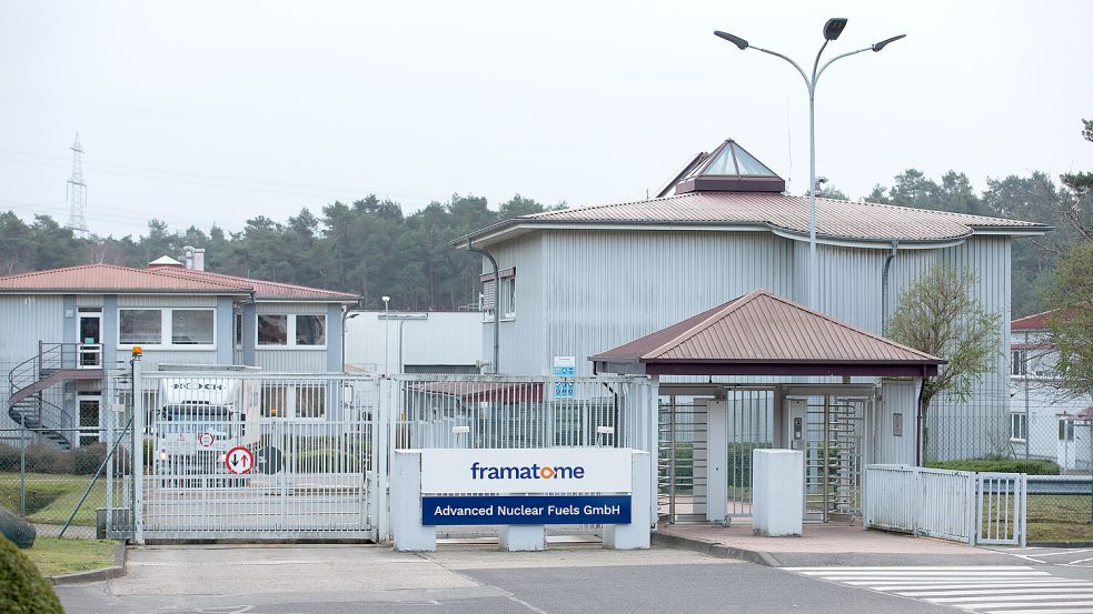 Blick auf ein Zugangstor vom Werk des Framatome-Tochterunternehmens „Advanced Nuclear Fuels GmbH“. Zur Herstellung von Brennelementen für osteuropäische Atomkraftwerke in der Lingener Brennelementefabrik haben Firmen von russischen und französischen Staatskonzernen ein Gemeinschaftsunternehmen gegründet. Foto: Friso Gentsch/dpa