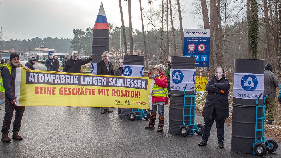 Atomkraftgegner der Organisation "Ausgestrahlt" protestierten in Lingen gegen die geplante Herstellung von Brennelementen russischer Bauart für Kernkraftwerke. Foto: .ausgestrahlt/Lars Hoff