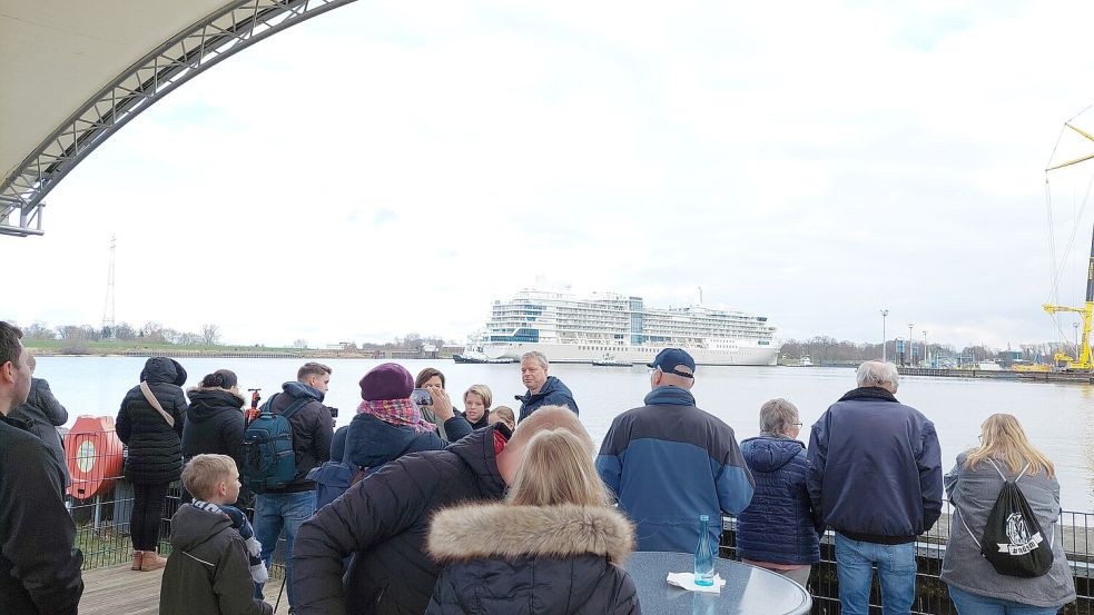 Viele Schaulustige hatten sich versammelt, um das Spektakel zu sehen. Fotos: Lohmann