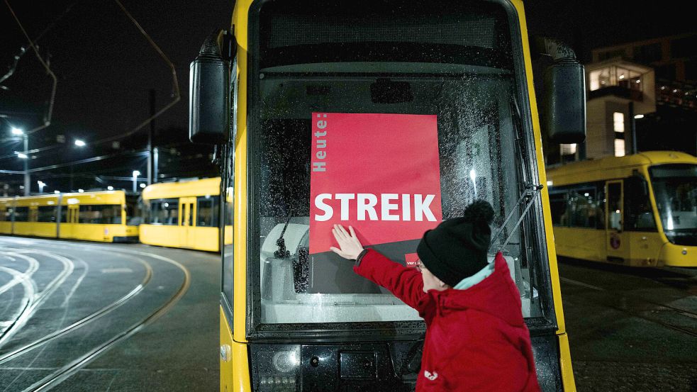 Ab diesen Montag werden erneut viele öffentliche Verkehrsmittel von Verdi und den Beschäftigten bestreikt – auch in Niedersachsen. Foto: dpa/Fabian Strauch