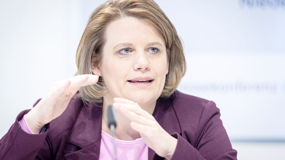 Kultusministerin Julia Willie Hamburg (Grüne) will Lehrkräften wieder mehr Zeit zum Unterrichten verschaffen. Foto: Frankenberg/DPA