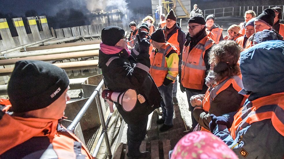 Im Dezember 2023 wurden erstmals Führungen auf der Großbaustelle der Friesenbrücke bei Hilkenborg angeboten. Jetzt gibt es drei weitere Termine. Foto: Ortgies.