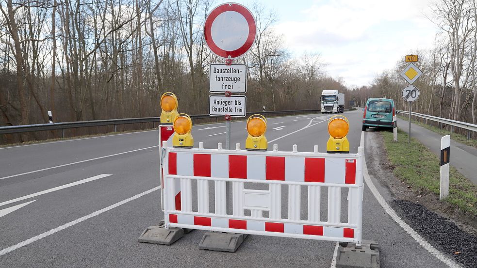 Auf der B 401 wird eine Vollsperrung zwischen Kampe und Edewechterdamm eingerichtet. Archivfoto: Passmann