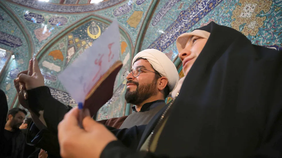 Allein der Machterhalt ist für die iranische Führung bei den Wahlen wichtig. Die Forderungen der Iraner nach Reformen werden ignoriert oder mit Gewalt beantwortet. Foto: IMAGO/Rouzbeh Fouladi