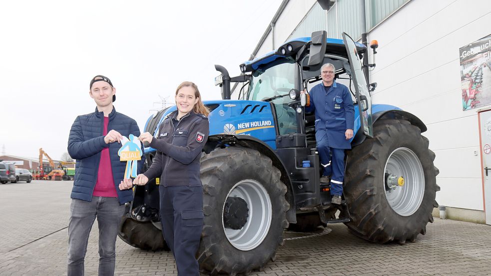 : Freuen sich auf Anmeldungen zu „Schutzengel auf Feldwegen“ (von links): Ole Wielkiewicz, Marina Gunz und Jürgen Böckmann (ABC Bruns). Foto: Sascha Rühl/ LK Cloppenburg