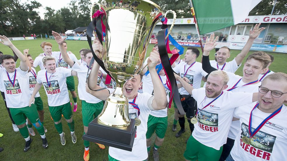 Der SV Wallinghausen ging beim Ostfriesland-Cup 2023 als Überraschungssieger hervor: Der Bezirksligist setzte sich im Finale mit 2:1 nach Verlängerung in Großefehn durch. Archivfoto: Doden, Emden
