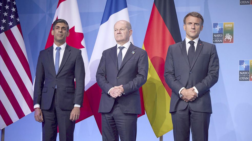 Die Kritik an Bundeskanzler Olaf Scholz (m.) wird immer lauter. Harsche Kommentare aus britischen und französischen Zeitungen kritisieren die Ukraine-Politik der deutschen Führungsebene. Foto: IMAGO/Ukraine Presidency/ZUMA Wire