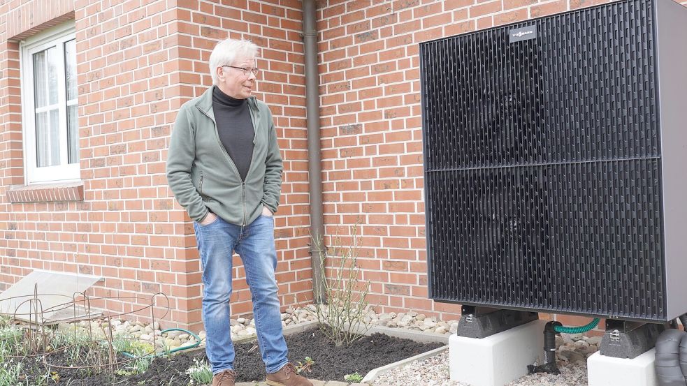 Ist sehr zufrieden mit seiner Wärmepumpe, die er sich im September vergangenen Jahres hat installieren lassen: Reinhold Teismann aus Emsbüren. Fotos: Pertz