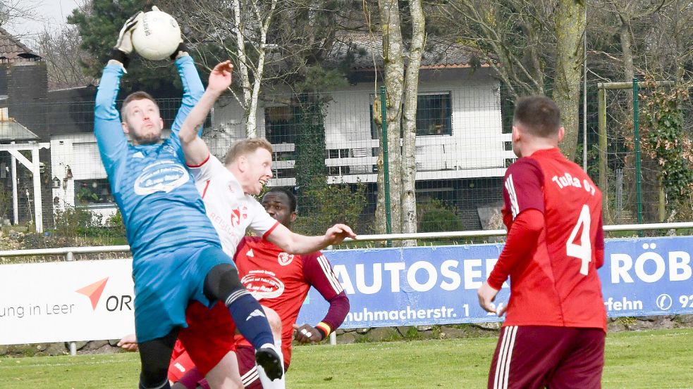 TuRas Keeper Dennis Kastendieck in Aktion.