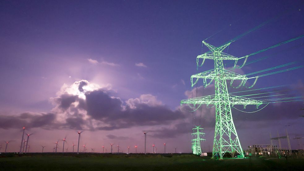 Teil des Tennet-Netzes in Deutschland sind auch Stromautobahnen. Foto: Charisius/DPA