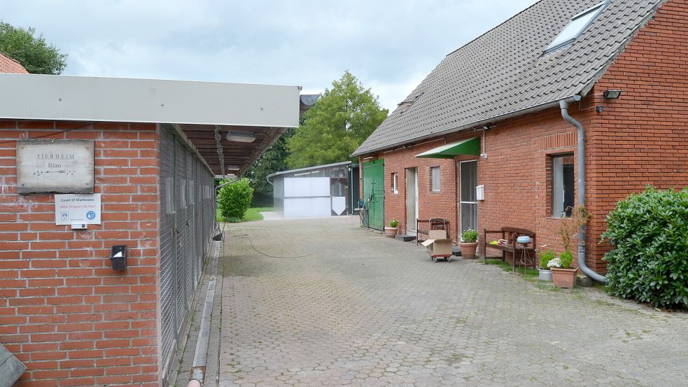 Das Tierheim für den Landkreis Cloppenburg ist seit 1992 in einem ehemaligen Bauernhof an der Friesoyther Straße in Sedelsberg untergebracht. Doch die Baulichkeiten erfüllen die tierschutzrechtlichen Bedingungen nicht mehr. Eine Erweiterung ist dort ebenfalls nicht möglich. Foto: Fertig