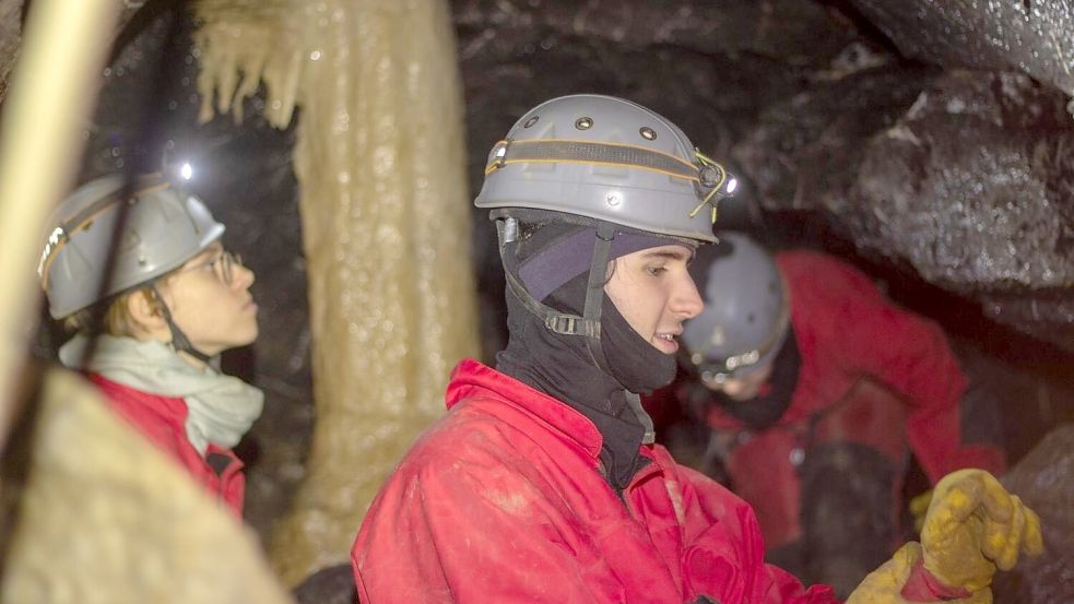 Henk Boveland unternimmt während seines Freiwilligendienstes viele spannende Sachen. Das Bild entstand während einer Höhlenführung in der Amatarska Cave. Foto: Privat