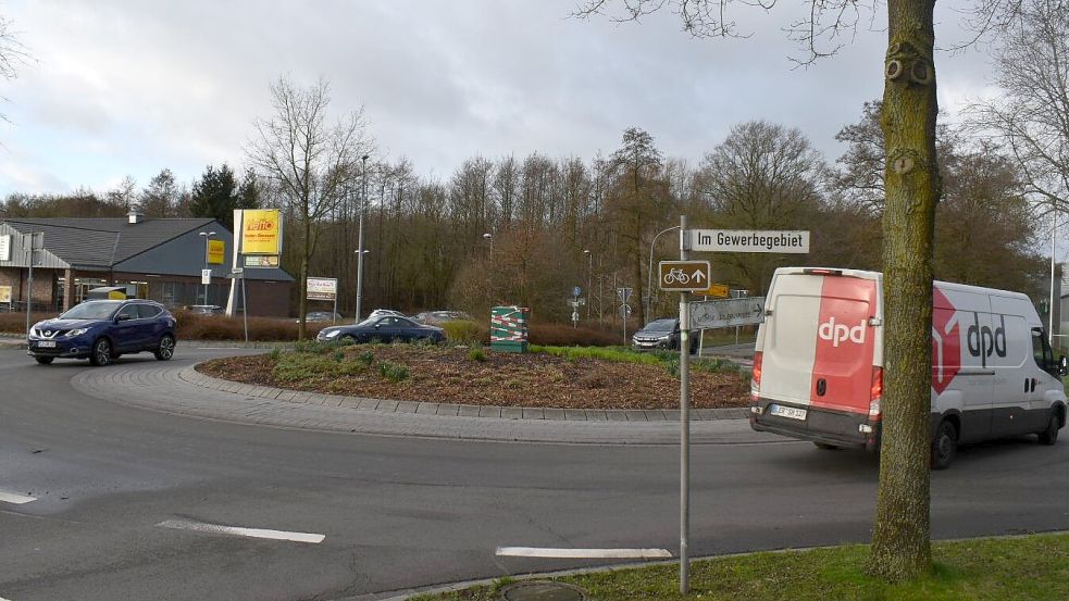 Der Kreisel in Ostrhauderfehn (Foto) und Collinghorst werden in den kommenden Wochen erneuert. Foto: Zein