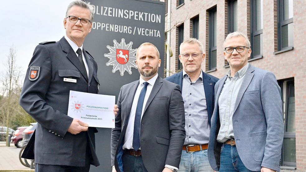 Leitende Polizeibeamte präsentierten die Zahlen der hiesigen Inspektion (von links): Jörn Kreikebaum, Alexander Kreye, Günter Stukenborg und Tobias Spils. Foto: M. Niehues