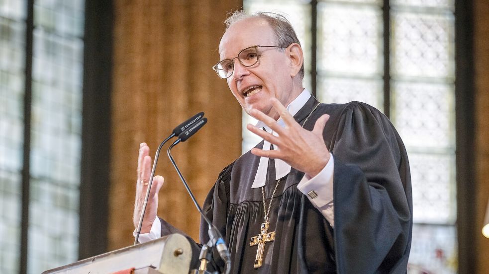 Landesbischof Ralf Meister gratulierte allen gewählten Kandidaten in den Kirchenvorständen. Foto: Jens Schulze/Landeskirche