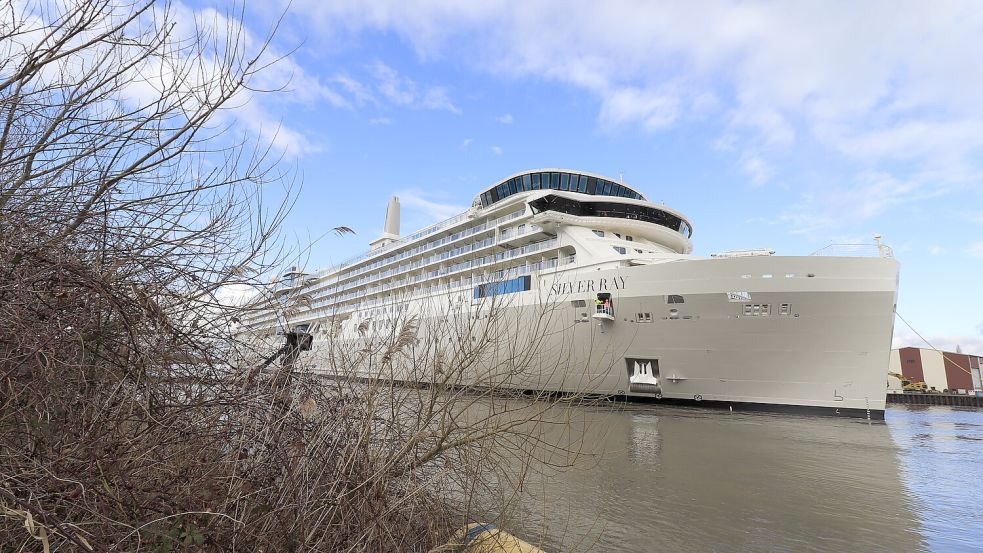 Die „Silver Ray“, hier kurz nach dem Ausdocken, wird in wenigen Wochen über die Ems zur Nordsee überführt. Foto: Christoph Assies