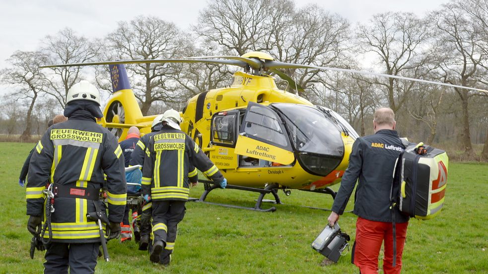Der Verunglückte wurde mit dem Rettungshubschrauber nach Westerstede geflogen.
