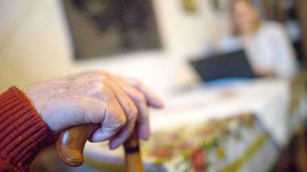 Menschen mit hohen Pflegegraden könnten im Heim meistens besser versorgt werden. Aber nicht alle Einrichtungen wollen sie. Foto: Klaus-Dietmar Gabbert/dpa