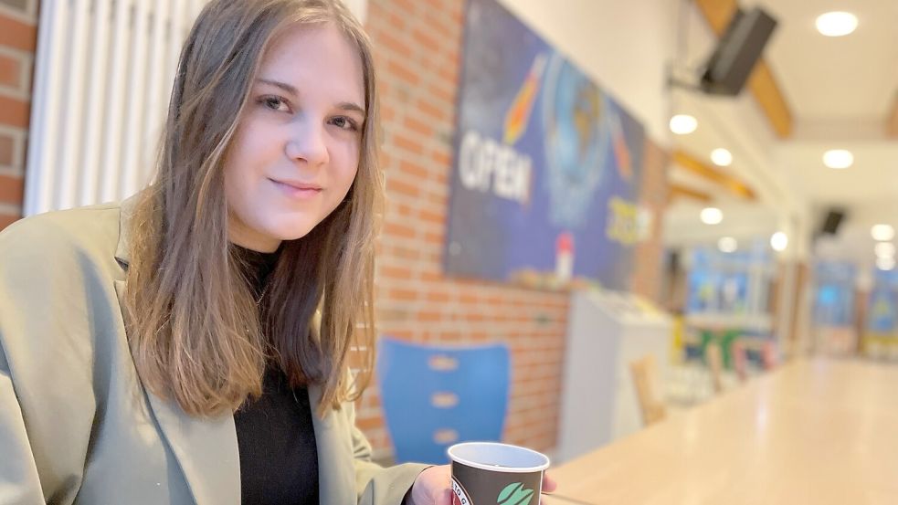 Josephine Dietrich traf sich zum Frühstücksgespräch mit der Redaktion in der Schul-Cafeteria. Foto: Janßen