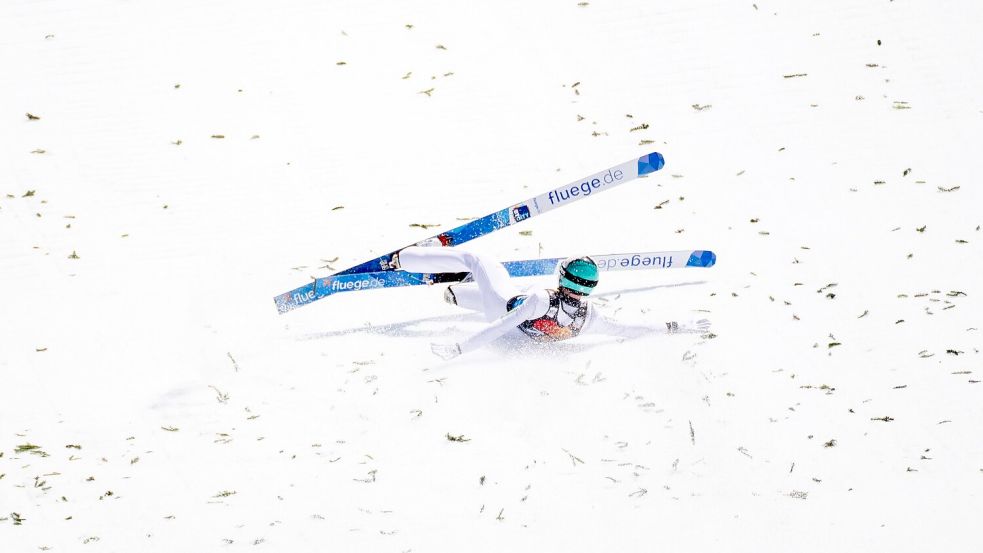 Auch der Slowene Timi Zajc stürzte. Foto: Andreas Stroh/ZUMA Press Wire/dpa
