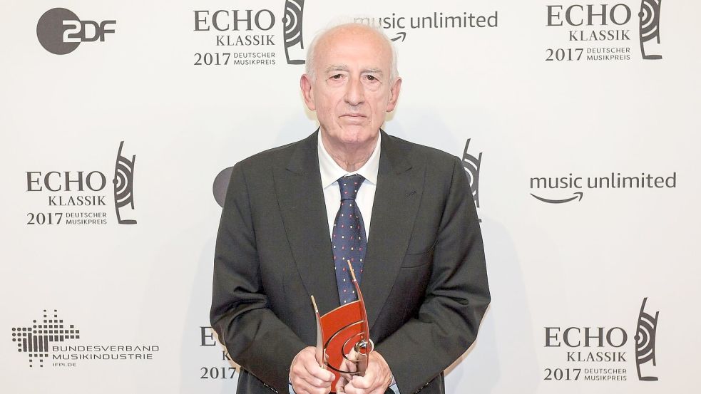 Der Pianist Maurizio Pollini bei der Verleihung des Echo-Klassik im Jahr 2017. Foto: picture alliance / Axel Heimken/dpa