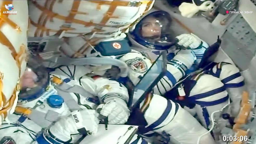 Kosmonaut Oleg Novitsky und Kosmonautin Marina Vasilevskaya am 21. März im Sojus MS-25-Raumschiff. Foto: Uncredited/Roscosmos space corporation/AP/dpa