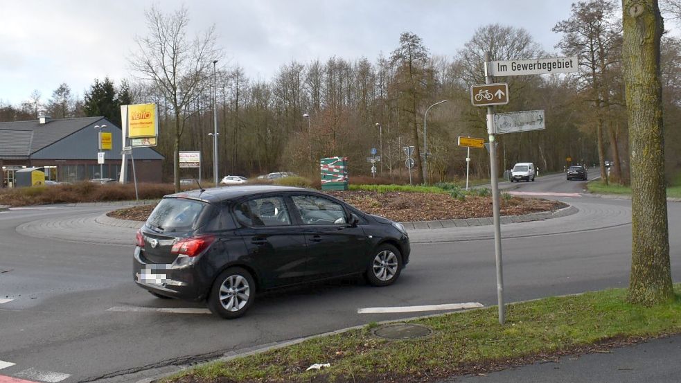 Der Kreisverkehr beim Netto-Markt in Ostrhauderfehn wird saniert. Ebenso finden Arbeiten am Kreisverkehr in Collinghorst statt. Foto: Zein