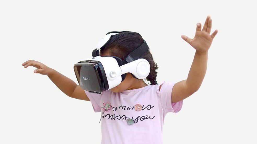 Kinder unter zwölf Jahren sollten VR-Brillen aus gesundheitlichen Gründen nicht tragen, rät der TÜV-Experte. Foto: Pixabay
