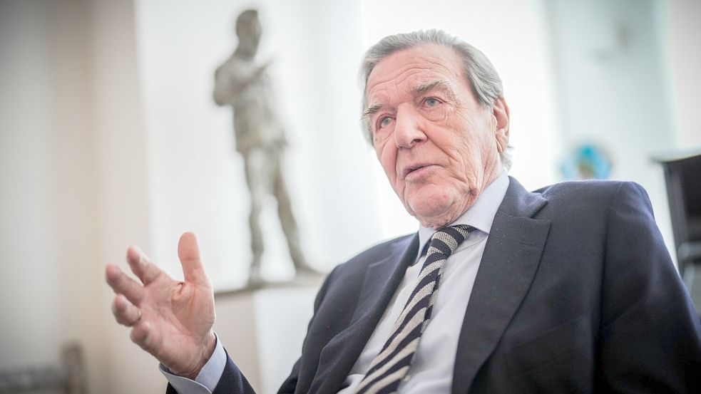 Er werde so lange Sozialdemokrat bleiben, wie man ihn lasse, so Gerhard Schröder. Foto: Michael Kappeler/dpa