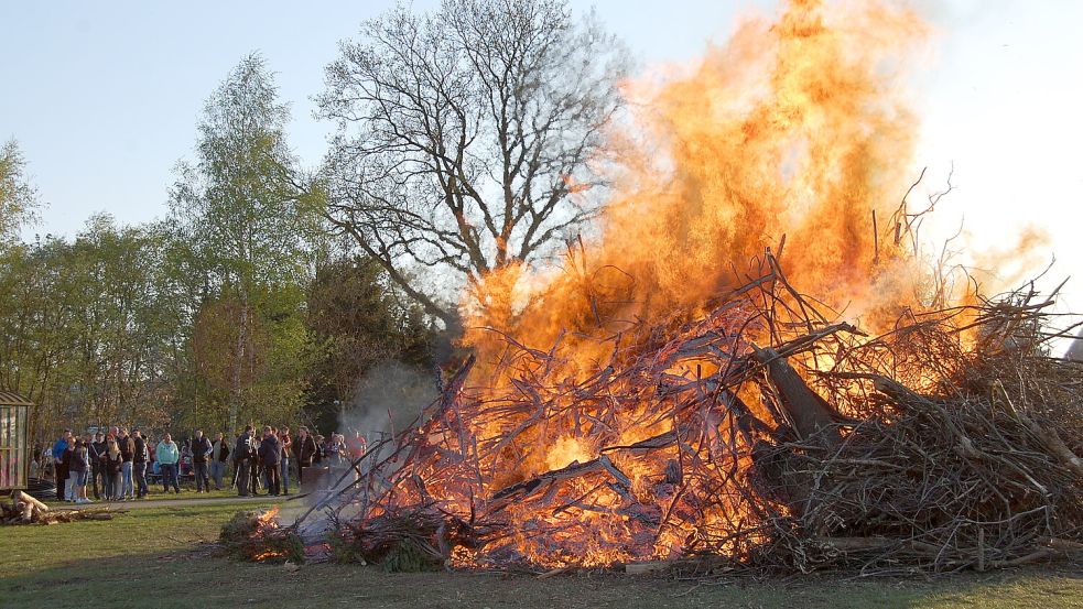 In sehr vielen Ortschaften in der Region werden wieder Osterfeuer angezündet. Foto: Archiv