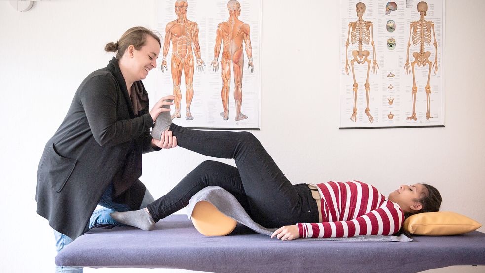 Ergotherapeuten dürfen ab heute selbst über die Art, Dauer und Häufigkeit von Behandlungssitzungen entscheiden. Ärzte stellen nur noch die Diagnose. Foto: Imago/Funke Foto Services